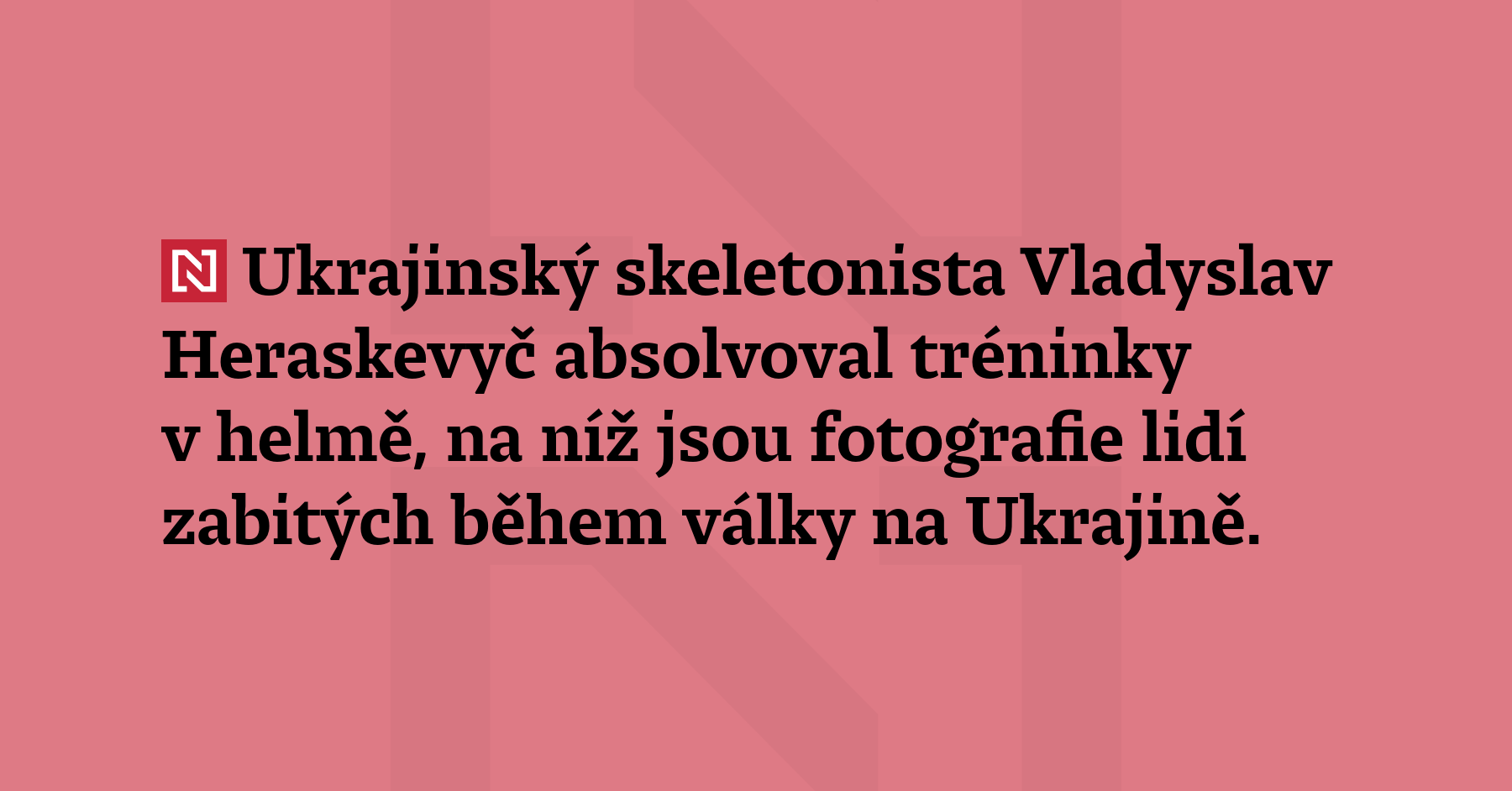 Ukrajinský skeletonista Vladyslav Heraskevyč absolvoval tréninky na v helmě, na níž...