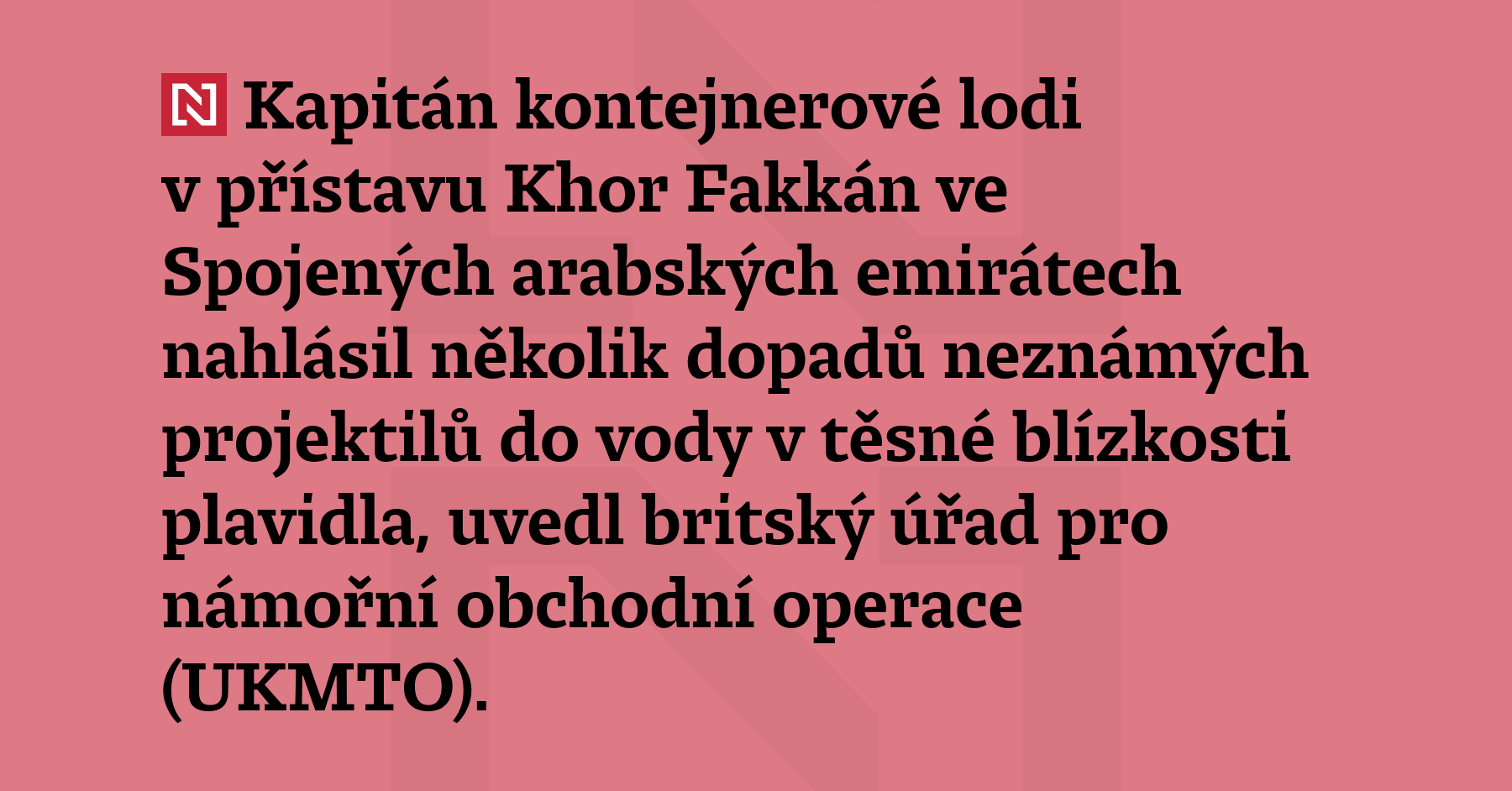 Kapitán kontejnerové lodi v přístavu Chor Fakkán ve Spojených arabských emirátech...