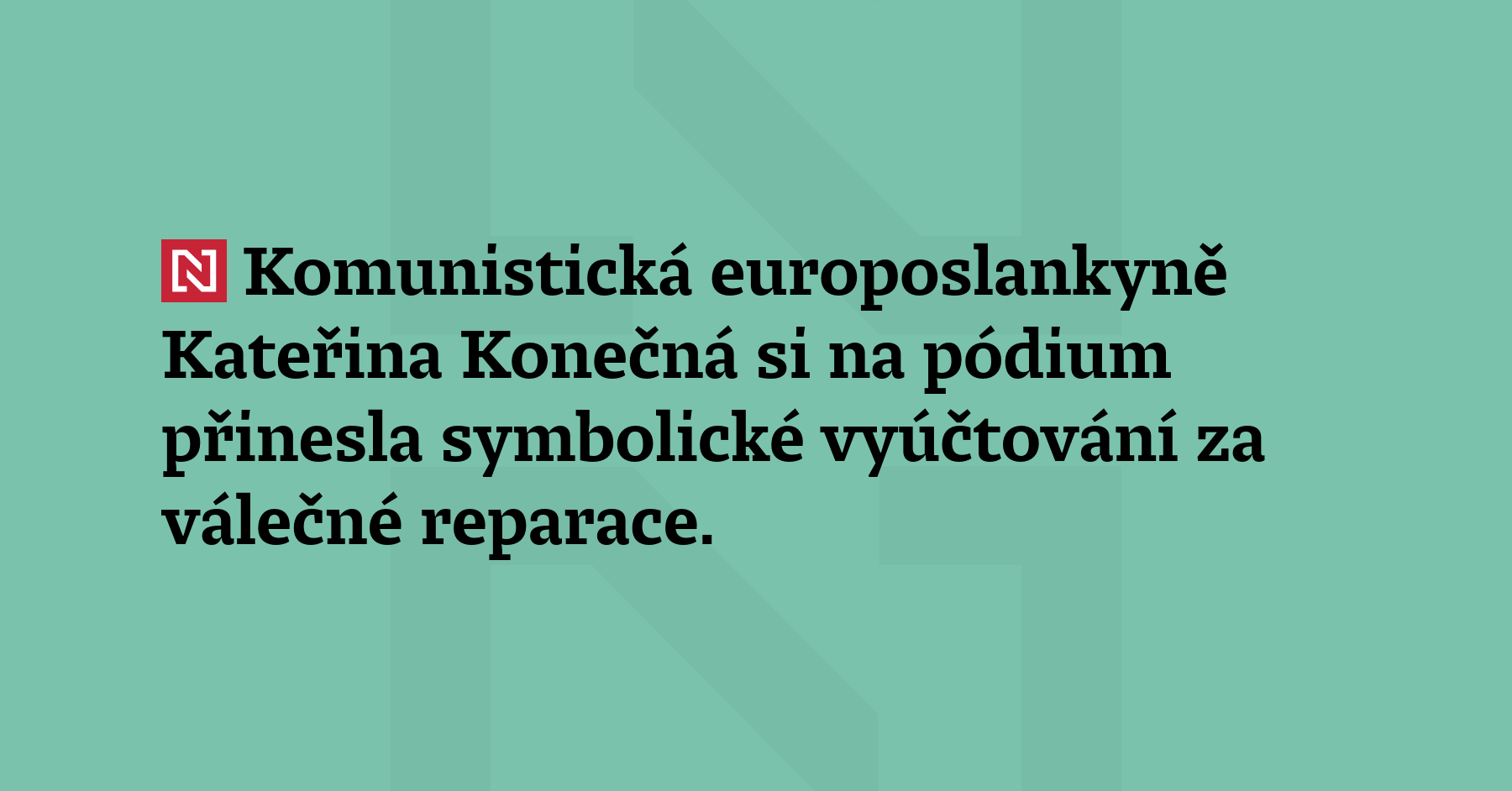 Komunistická europoslankyně Kateřina Konečná si na pódium přinesla symbolické vyúčtování...