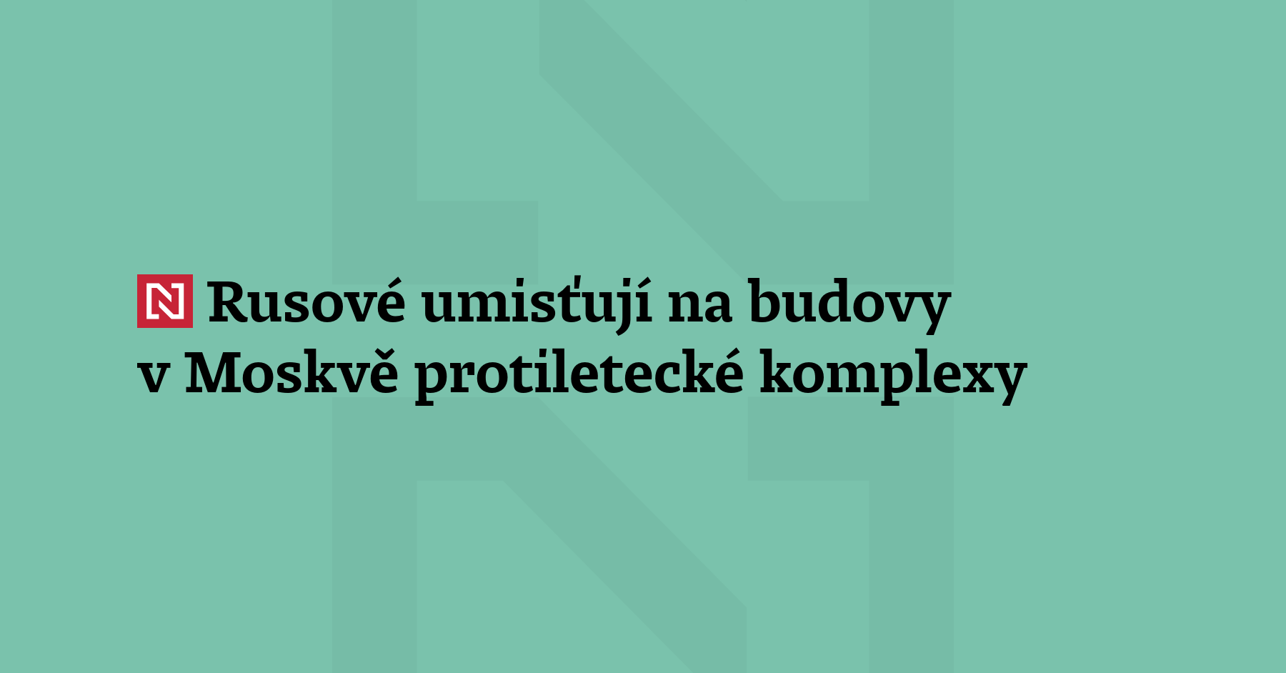 Na střechy některých moskevských domů jsou s pomocí vrtulníků Mi-26...