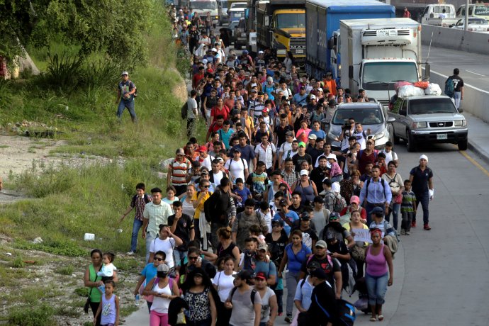Karavana Hondurasanů na cestě z bídy a násilí za snem v USA. Foto: Jorge Cabrera, Reuters