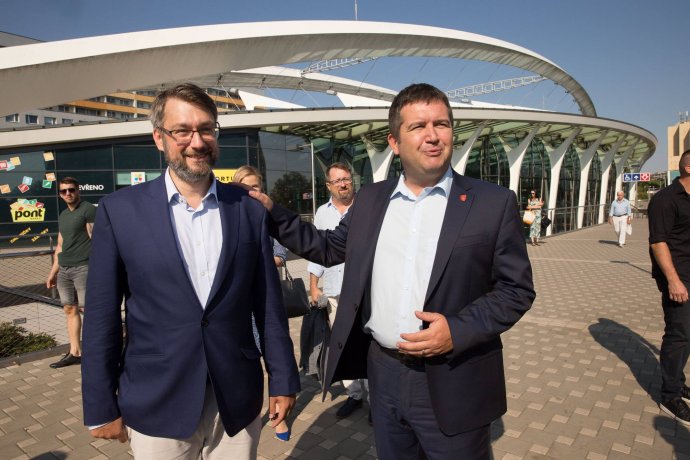 Jakub Landovský s předsedou ČSSD Janem Hamáčkem. Foto cssd.cz