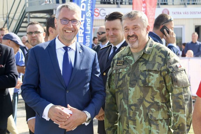 Ministr obrany Lubomír Metnar (ANO) a náčelník generálního štábu Aleš Opata. Foto: Armáda ČR
