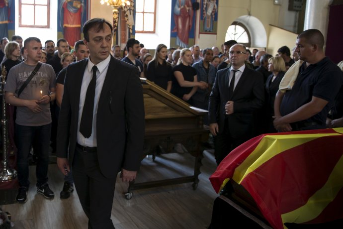Sašo Mijalkov, ještě jako šéf makedonské kontrarozvědky, na pohřbu policisty v Tetovu (archivní snímek z května 2015). Foto: Marko Djurica, Reuters