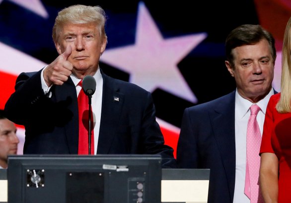 Donald Trump a jeho tehdejší šéf kampaně Paul Manafort bok po boku v červenci 2016 na republikánském sjezdu. Foto: Rick Wilking, Reuters