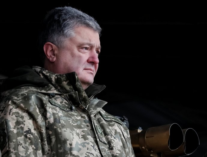 Ukrajinský prezident Petro Porošenko na vojenském cvičení u Žytomyru. Foto: Gleb Garanich, Reuters