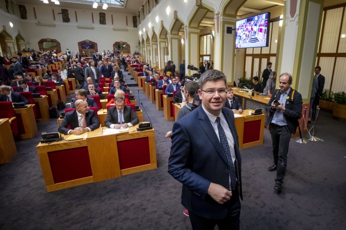 Šéf pražské TOP 09 Jiří Pospíšil tvrdí, že duševní vlastnictví týkající se koalice bude převedeno na stranu. Foto: Gabriel Kuchta, Deník N