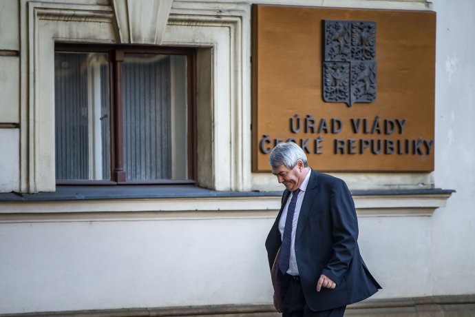 Vojtěch Filip odchází z Úřadu vlády (listopad 2018). Foto: Gabriel Kuchta, Deník N