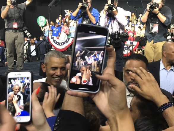 Bývalý prezident Barack Obama patří k nejlepším speakerům americké politiky. Je uvolněný a jeho slova mají poselství, lidé ho berou jako historickou ikonu. Foto: Jana Ciglerová