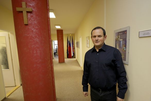 Jan František Krupa v ústředí Armády spásy. Foto: Ludvík Hradilek, Deník N