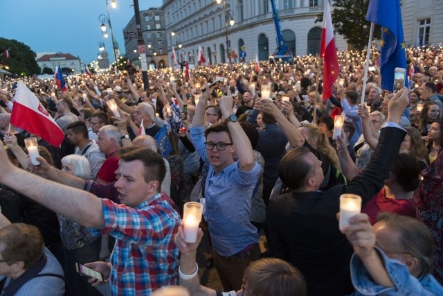 Ve Varšavě se opakovaně protestovalo proti zákonům o justici a Nejvyšším soudu. Foto: ČTK, EAST NEWS, ENPOL