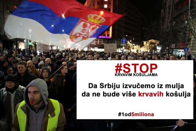 "Abychom Srbsko vytáhli z bláta / aby už nebyly krvavé košile" - protivládní protest v Bělehradě a výzva k jeho pokračování. Foto: Reuters, Facebook, Deník N