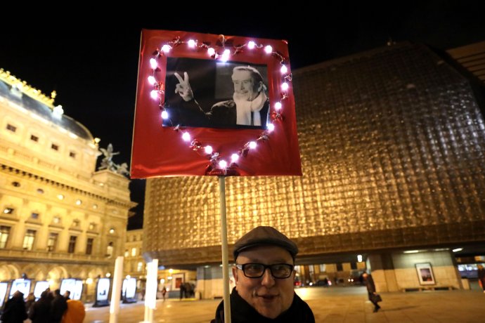Lidé si připomněli výročí úmrtí Václava Havla. Foto: Ludvík Hradilek, Deník N