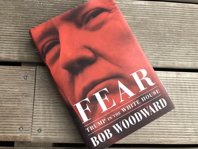 Strach – Donald Trump v Bílém domě od Boba Woodwarda. Foto: Jana Ciglerová, Deník N