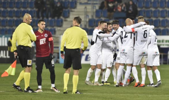 Fotbalisté Slovácka se radují z výhry nad Spartou. Foto: Dalibor Glück, ČTK