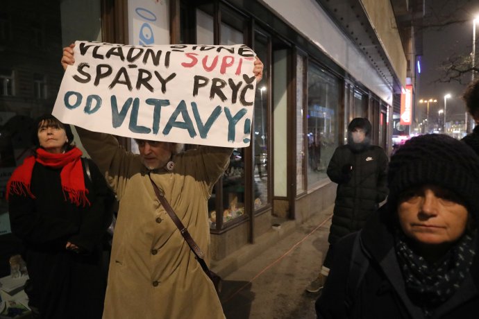 Demonstrace proti odchodu šéfredaktora stanice Vltava Petra Fischera v prosinci 2018. Foto: Ludvík Hradilek, Deník N