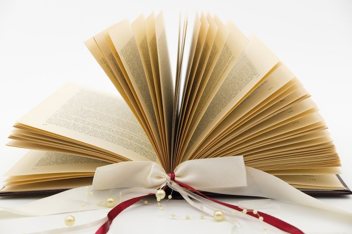Konec roku dává šanci ke čtenářským ohlédnutím i knižním dárkům. Ilustrační foto: Pixabay