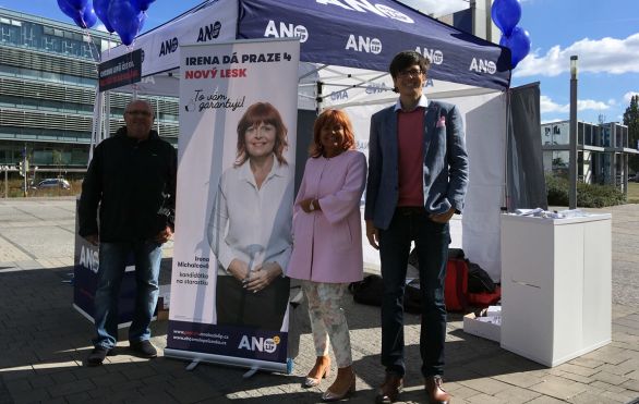 Šéfka ANO v Praze 4 Irena Michalcová (uprostřed). Foto: praha4.anobudelip.cz