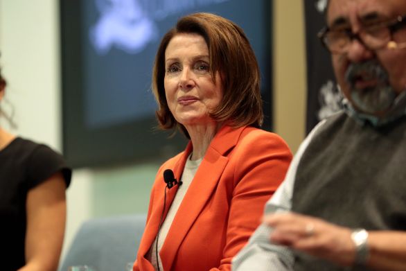 Nancy Pelosiová bude podle očekávání dnes podruhé v kariéře zvolena předsedkyní Sněmovny reprezentantů amerického Kongresu. Je první ženou, která v čele Sněmovny stála, a prvním člověkem, který v jejím čele stojí dvakrát. Foto: Gage Skidmore