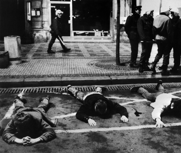 Leden 1989, Václavské náměstí, 20. výročí smrti Jana Palacha. Pořádkové síly SNB "pacifikují" demonstranty. Foto: ČTK