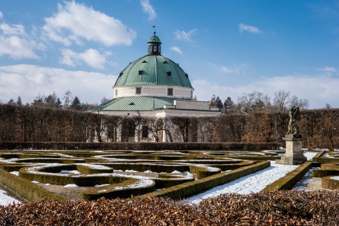 Rotunda v Květné zahradě zámku v Kroměříži. Zámek a jednu ze zahrad stát církvi vrátil, o Květnou zahradu se vede spor. Foto: Fotolia