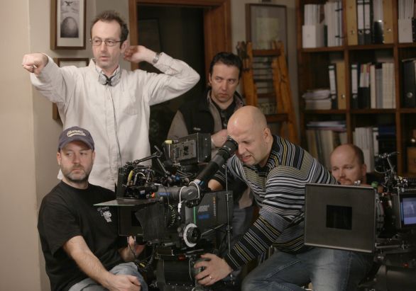 Petr Zelenka při režírování seriálu Terapie. Foto: HBO Europe