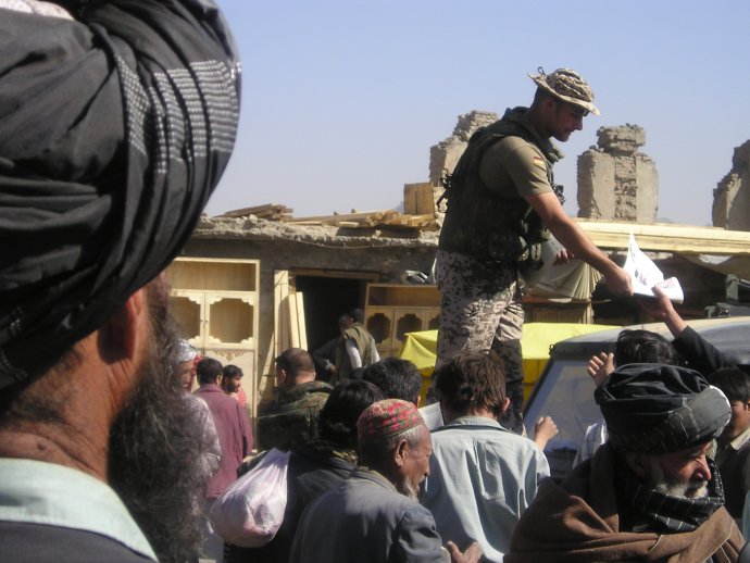 Vojáci mezinárodní koalice přišli do Afghánistánu v roce 2001 po teroristickém útoku na Ameriku. Po téměř dvaceti letech odcházejí. Foto: Petra Procházková, Deník N