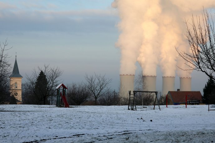Tykačův byznys je postaven především na "špinavé" energii z uhlí. Na snímku elektrárna Chvaletice. Foto: Ludvík Hradilek, Deník N