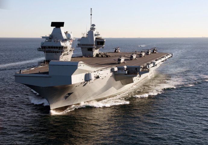 Už rok brázdí oceány nová britská letadlová loď HMS Queen Elizabeth, symbol námořní síly ostrovního království. Foto: Dave Jenkins, InfoGibraltar
