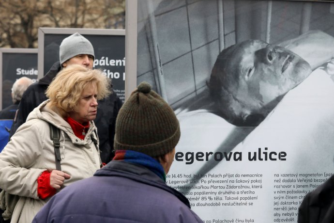 Lidé si připomínají 50 let ode dne, kdy se upálil Jan Palach. Foto: Ludvík Hradilek, Deník N