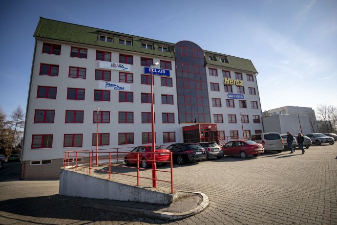 Od roku 2016 sídlí exekutorský úřad Igora Ivanka v této budově na západním okraji Prahy. Foto: Gabriel Kuchta, Deník N