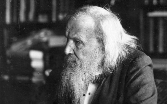 Dmitrij Ivanovič Mendělejev ve své pracovně v Institutu měr a vah, 1897. Myšlením západní vědec, vzhledem sibiřský šaman. Foto: autor neznámý