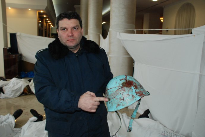 Rodič, který našel to, co najít nechtěl. Kyjev 20. února 2014. Foto: Petra Procházková, Deník N