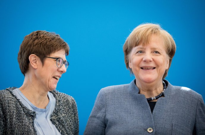 Annegret Kramp-Karrenbauerová s kancléřkou Angelou Merkelovou ještě v roli generální tajemnice CDU v březnu 2018. Foto: Kay Nietfeld, DPA/ČTK