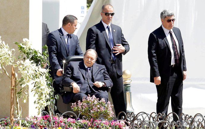 Vzácná, poměrně čerstvá fotografie alžírského prezidenta Abdelazíze Butefliky v Alžíru 9. dubna 2018. Foto: Ramzi Budina, Reuters