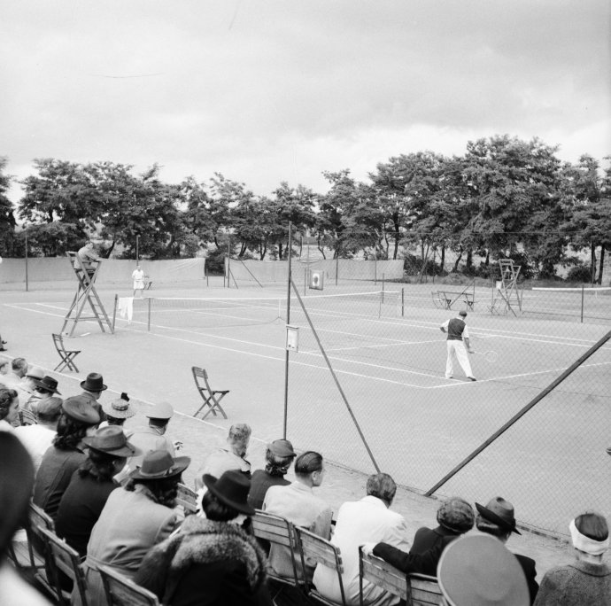 Posláním tenisových klubů bývávalo ještě v dobách nedávno minulých pěstování této tradiční hry. Dnes mimo to navrhují i zástupce do mediálních rad. Foto: ČTK