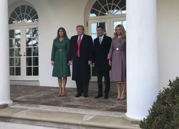 Nejdůležitější je, že se ta schůzka vůbec stala, myslí si odborníci. Manželské páry Babišovi a Trumpovi poprvé spolu, všichni vedle sebe. Foto: Jana Ciglerová, Deník N
