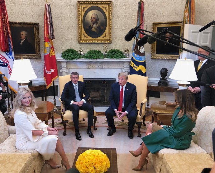 Slavná Oválná pracovna je menší, než se člověku z televize může zdát. Novináři tam směli strávit pouze pět minut. Foto: Jana Ciglerová, Deník N