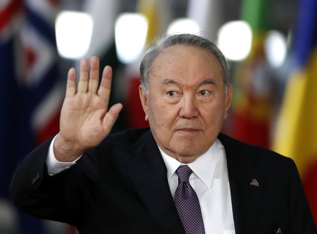 Nursultan Nazarbajev se držel u moci třicet let. Nyní je z Otce národa štvanec. Foto: Alastair Grant, ČTK, AP