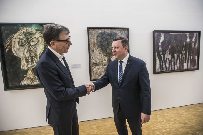 Český ministr kultury Antonín Staněk si na to plácl s prezidentem Centre Pompidou. Foto: MK ČR