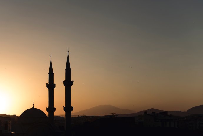 Silueta turecké mešity. Foto: Arif Soydas, Unsplash