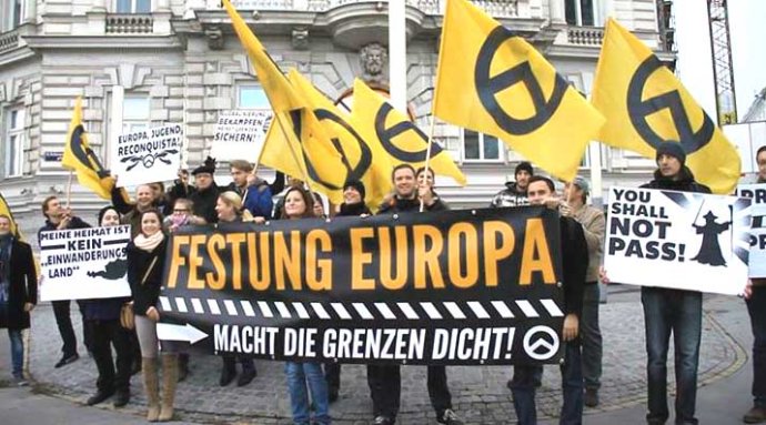 Členové identitárního hnutí na demonstraci ve Vídni. Foto: Ataraxis1492, Wikimedia commons CC BY-SA 3.0