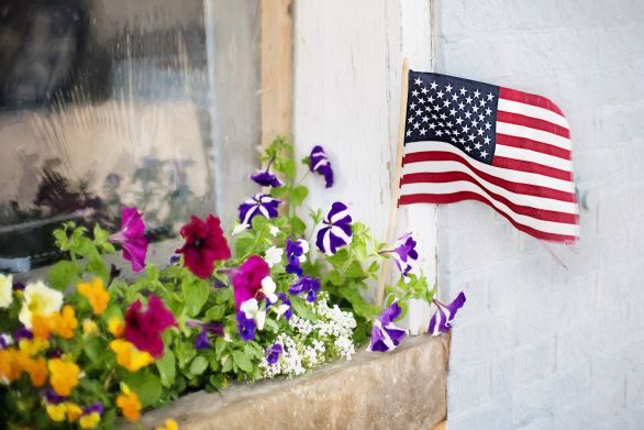Američané svoji vlajku pyšně vystavují, kde to jde. Hrdost na zemi v nich posilují politici, kteří jim často opakují, že Amerika je nejlepší zemí k životu. Mnozí jsou pak někdy překvapení, když vyjedou do zahraničí, že si to ve zbytku světa nemyslí zdaleka všichni. Foto: PxHere