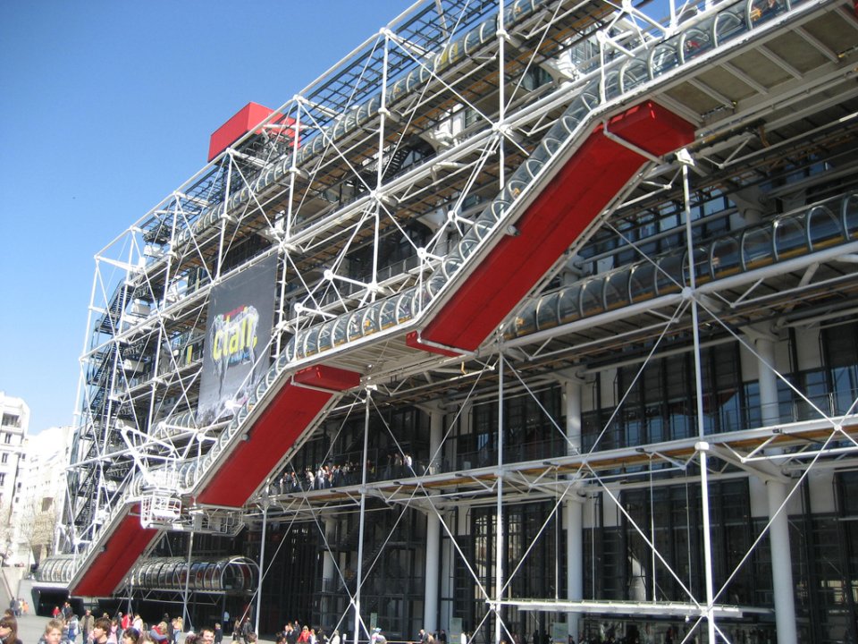 Nepřehlédnutelná industriální architektura Centre Pompidou v Paříži ve své době vyvolávala i pohoršení. Foto: Stephen Carlile