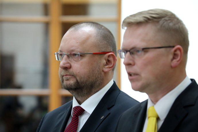 Současný předseda lidovců Pavel Bělobrádek (vpravo) zanechá svému nástupci hodně těžký úkol: přilákat nové voliče. Jedním z těch, kdo by se o to chtěli pokusit, je i Jan Bartošek. Foto: ČTK