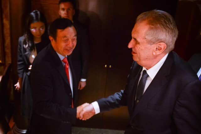 Prezident Zeman na jednání s vedením společnosti Huawei. Zdroj: Facebook prezidenta