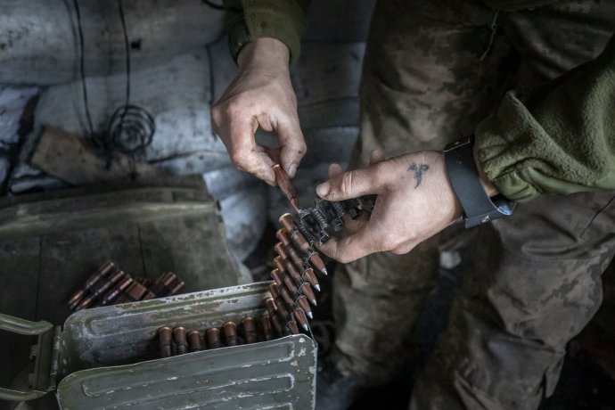 Dnes již ukrajinští vojáci nestrádají nedostatkem munice či teplého oblečení. Foto: Gabriel Kuchta, Deník N
