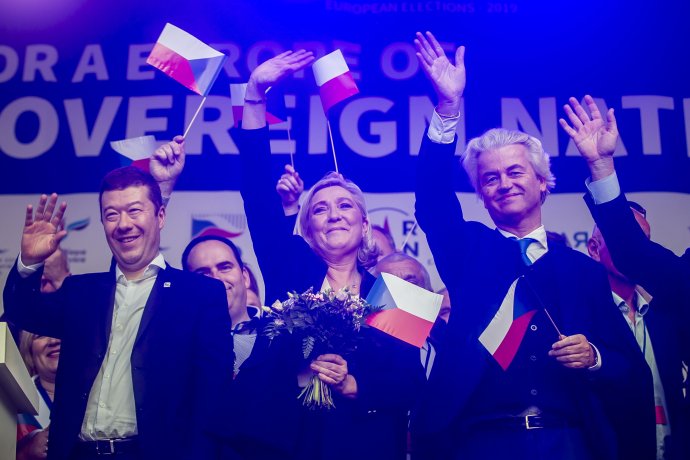 Tomio Okamura, Marine Le Penová a Geert Wilders na předvolebním mítinku SPD před minulými eurovolbami v roce 2019. Příští rok je v plánu podobná spolupráce. Foto: Gabriel Kuchta, Deník N