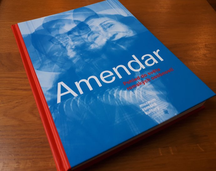 Nová kniha Amendar. Foto: Eva Mošpanová, Deník N