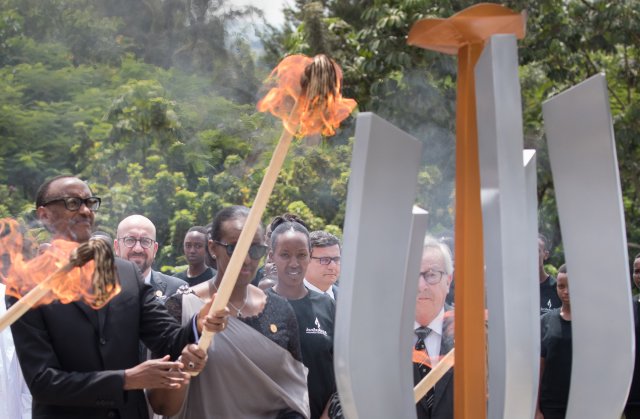 Vzpomínka na začátek rwandské genocidy v hlavním městě Kigali za účasti prezidenta Paula Kagameho, belgického preméra Charlese Michela a předsedy Evropské komise Jeana-Clauda Junckera. Foto: Benoit Doppagne / Belga / Zuma Press / ČTK